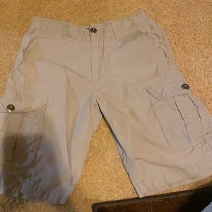 Men’s cargo shorts size 28